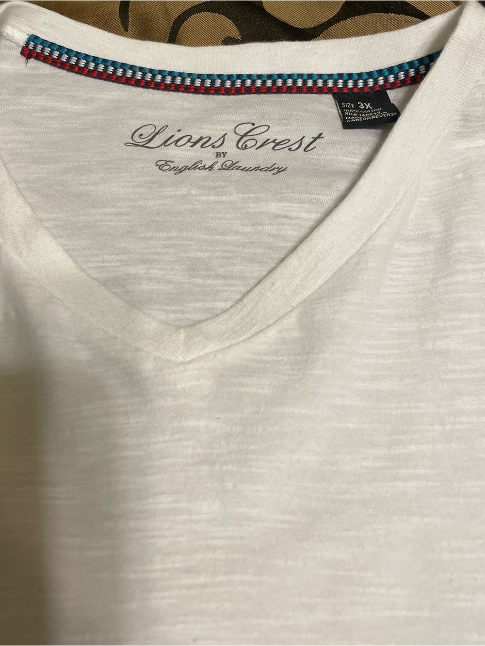 Lion's Crest by English Laundry Men's White V-Neck Short Sleeve Tee